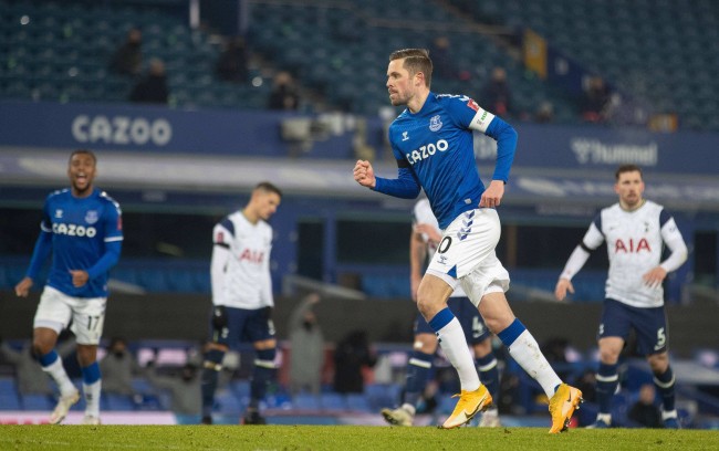 他们不仅展 他们不仅展